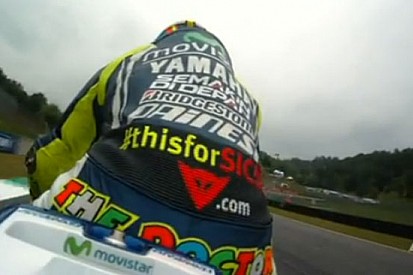 Valentino con un messaggio per il Sic sulla tuta