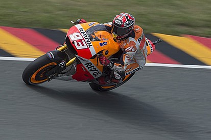 Marquez piazza la settima pole con tanto di record