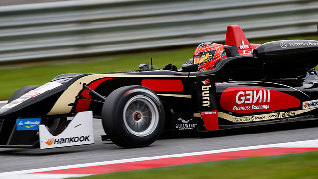 Esteban Ocon in pole dopo una grande battaglia