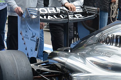 McLaren con il cucchiaio nell'ala posteriore