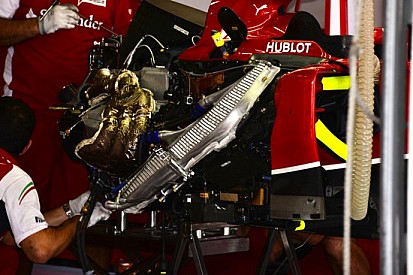 Ecco il motore di Raikkonen che viene cambiato