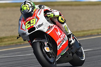 Pochi giri con la moto preferita per Andrea Iannone