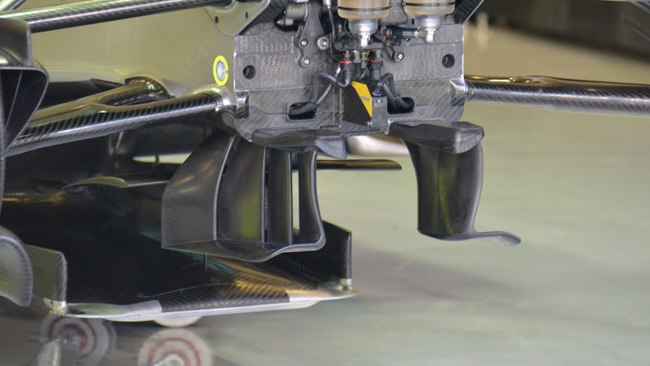Mercedes: nuovo turning vanes sotto al telaio