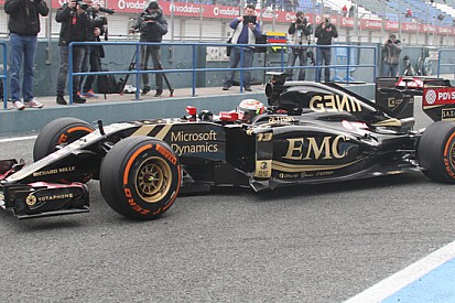Lotus: le pance della E23 sono più alte dell'abitacolo