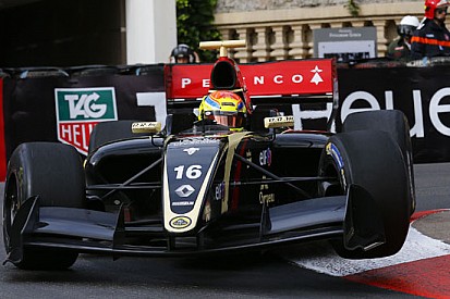 Matthieu Vaxiviere continua con la Lotus nel 2015
