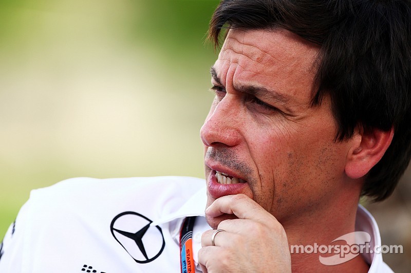 Wolff dice que el reabastecimiento podría ser descartado