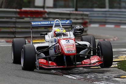 Dennis remporte son premier succès en F3 à Pau