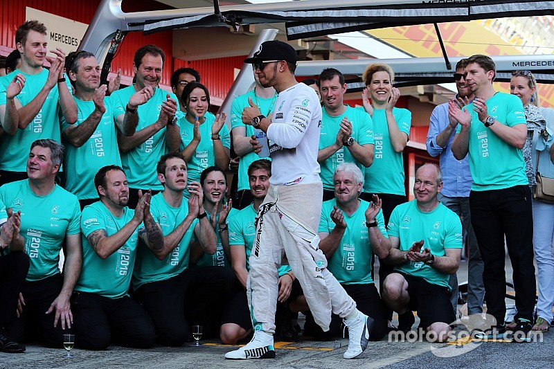 Hamilton, el mejor piloto según jefes de equipos