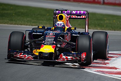 В Red Bull опровергли слухи о переходе на моторы Ferrari в 2016-м