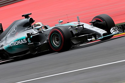 Mercedes "pas aussi confiant" qu'auparavant pour la course