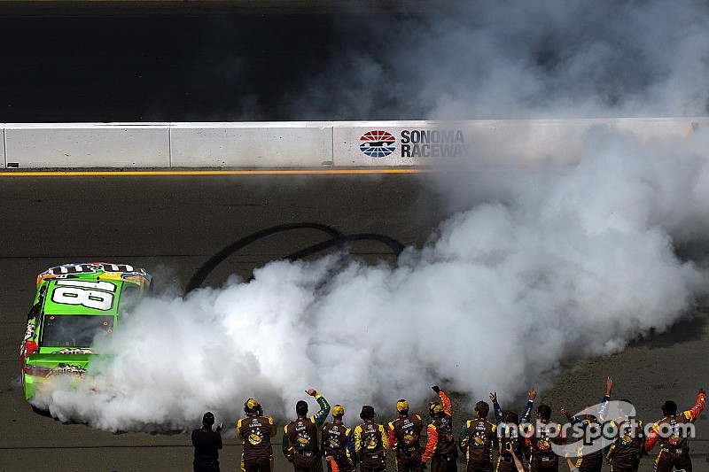 Rowdy rocks Sonoma