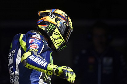 Rossi admite errores en su calificación
