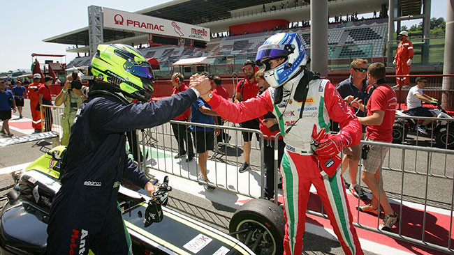 Ralf Aron senza rivali in Gara 1 al Mugello