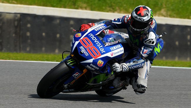 Lorenzo cala il tris al Mugello e lancia la sfida a Vale