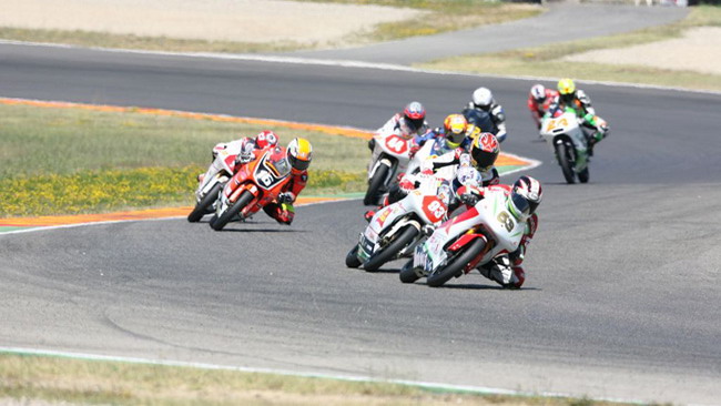 Monogomma Bridgestone per l'RS125GP Trophy