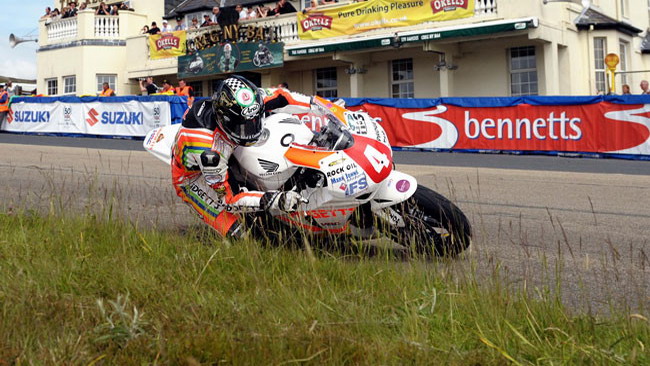 Hutchinson vince anche la Superstock: è nella storia!