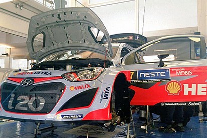 Hyundai i20 riparata: Thierry Neuville sarà in gara