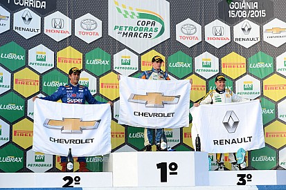 Em vitória de Salas, Barrichello conquista seu primeiro pódio