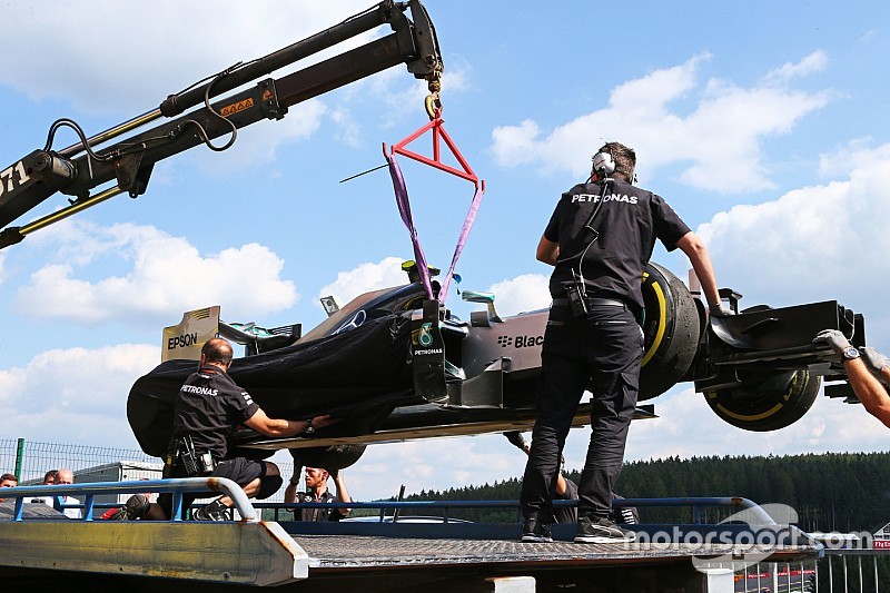 Spa, Libere 2: guizzo di Rosberg, poi la gomma ko!