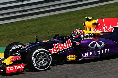 Mercedes debe pensar "cuidadosamente" sobre proveer a Red Bull