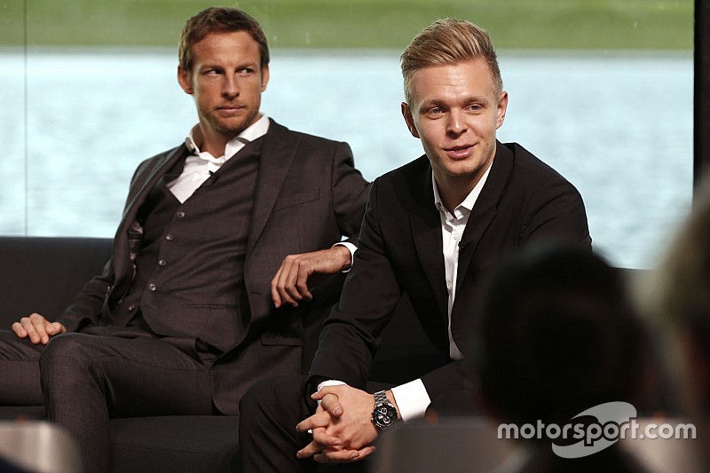 Magnussen diz que relação de camaradagem com Button é “rara”