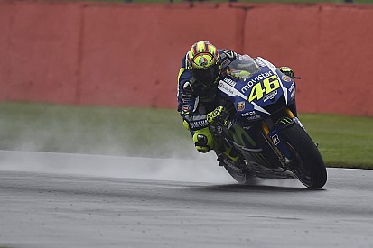 Rossi siente la presión de correr en Misano