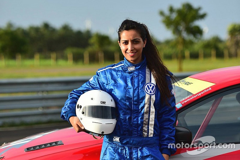 Mulheres quebram barreiras e se tornam pilotos na Índia