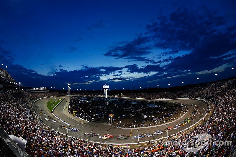 NASCAR perderá al menos una carrera nocturna en 2016