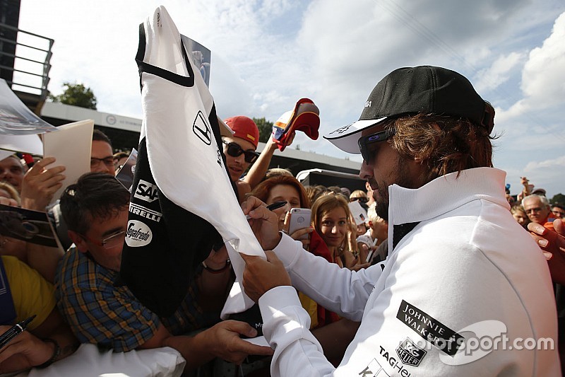 Alonso muestra a sus fans cómo se entrena