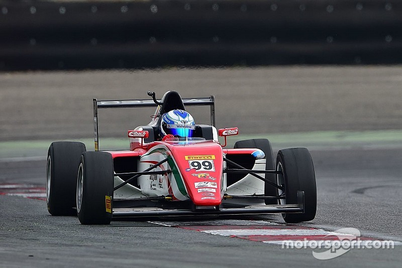 Ralf Aron svetta nelle prove libere del venerdì a Imola