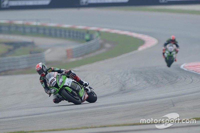 Tom Sykes si prende la Superpole a Jerez