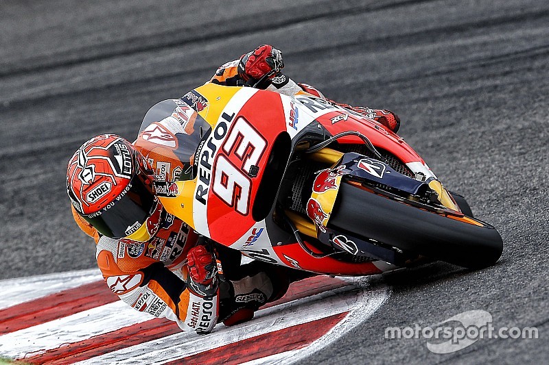 Marquez si frattura la mano sinistra in mountain bike