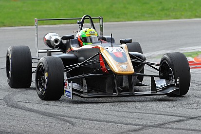 Ghorpade's difficult weekend; steady debut for Raghunathan