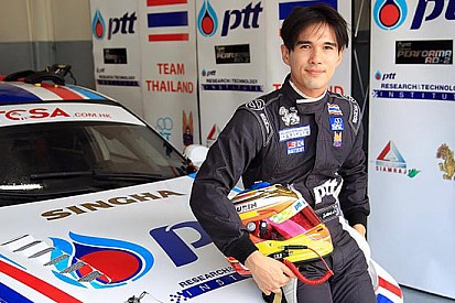 Tin Sritrai con la Chevrolet della Campos a Buriram