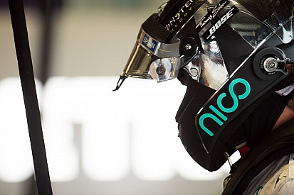 Rosberg é mais veloz em sessão marcada por batida de Sainz