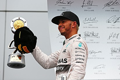 Hamilton recuerda a Senna tras su victoria en Sochi