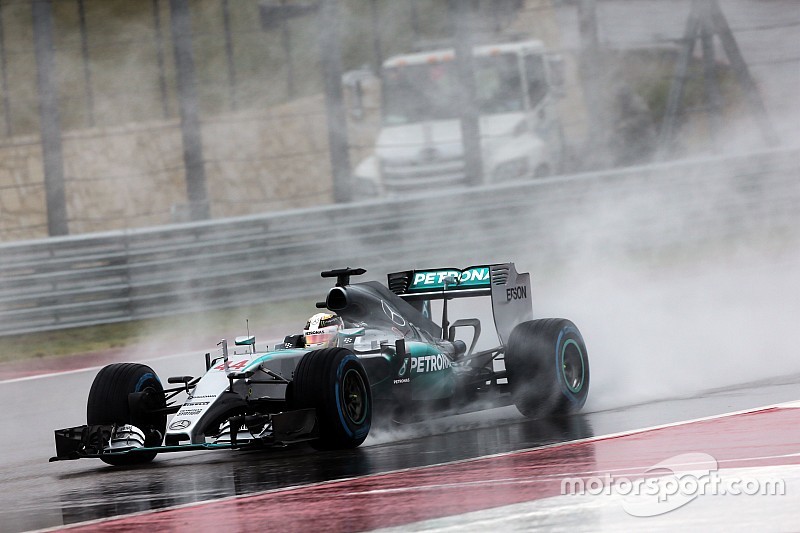VT3: Hamilton zwemt naar snelste tijd, Max Verstappen laatste