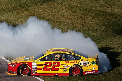 Joey Logano gagne dans la controverse à Talledega