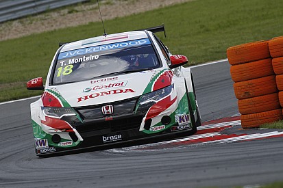 Monteiro wint WTCC race 2 Buriram, Nederlanders niet gestart