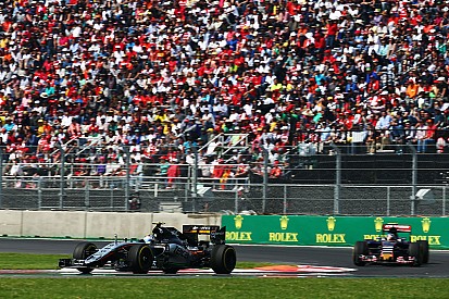 Perez wint Toro Rosso-gevechten voor eigen publiek: “Ik hoorde publiek juichen”