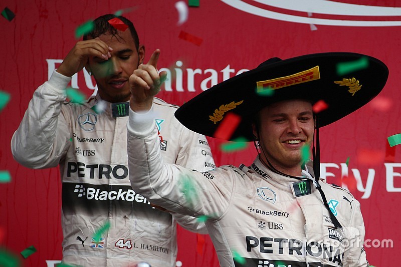 Lewis Hamilton: 'Team 'extra aardig' voor Rosberg in Mexico'