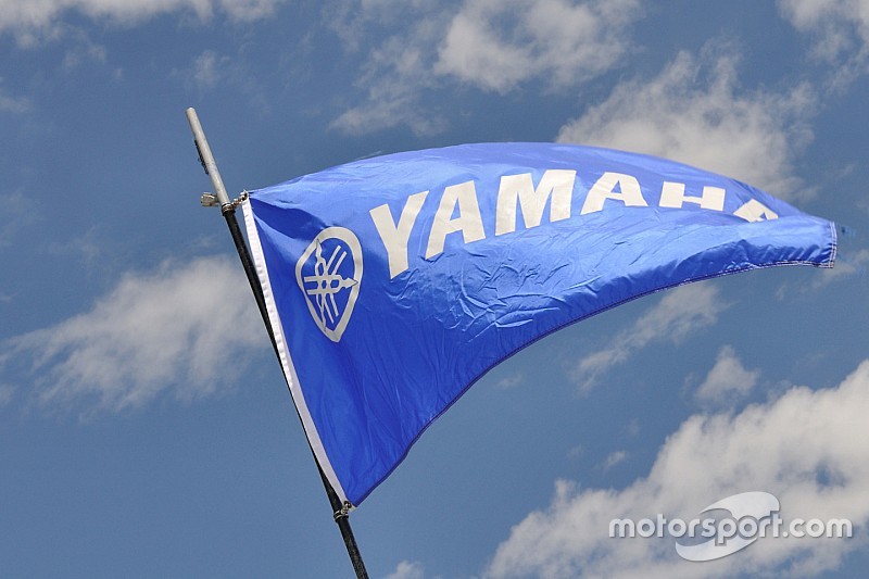 Гюнтоли и Лоус протестируют в Хересе новый мотоцикл Yamaha