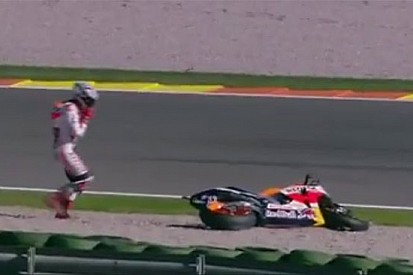 Test Valencia: Marquez cade subito alla curva 3