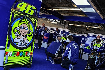 В Yamaha не станут возводить стену в боксах между гонщиками