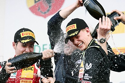 Mick Schumacher se reúne con Ferrari Driver Academy