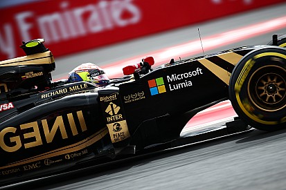 Garage Lotus geblokkeerd, GP-deelname in gevaar?