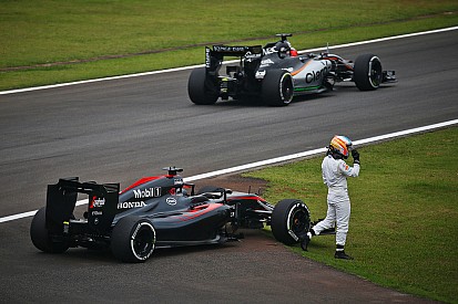 "Nada", diz Alonso sobre o que pensa de motor estourado
