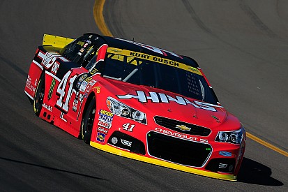 Kurt Busch bestimmt den Phoenix-Samstag