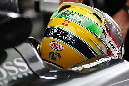 Hamilton recibe pintura de Senna y le agradece a familia