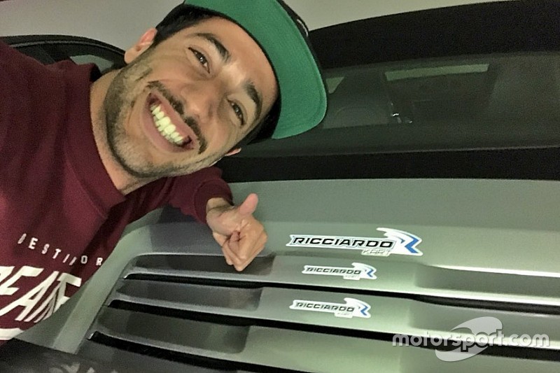 Ricciardo dá o troco e